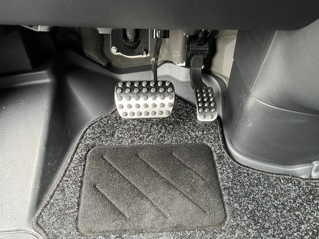 Sport stainless steel pedals, pedal covers, pedal caps for Mercedes Sprinter W906 W907 W910 AMG automatic / manual