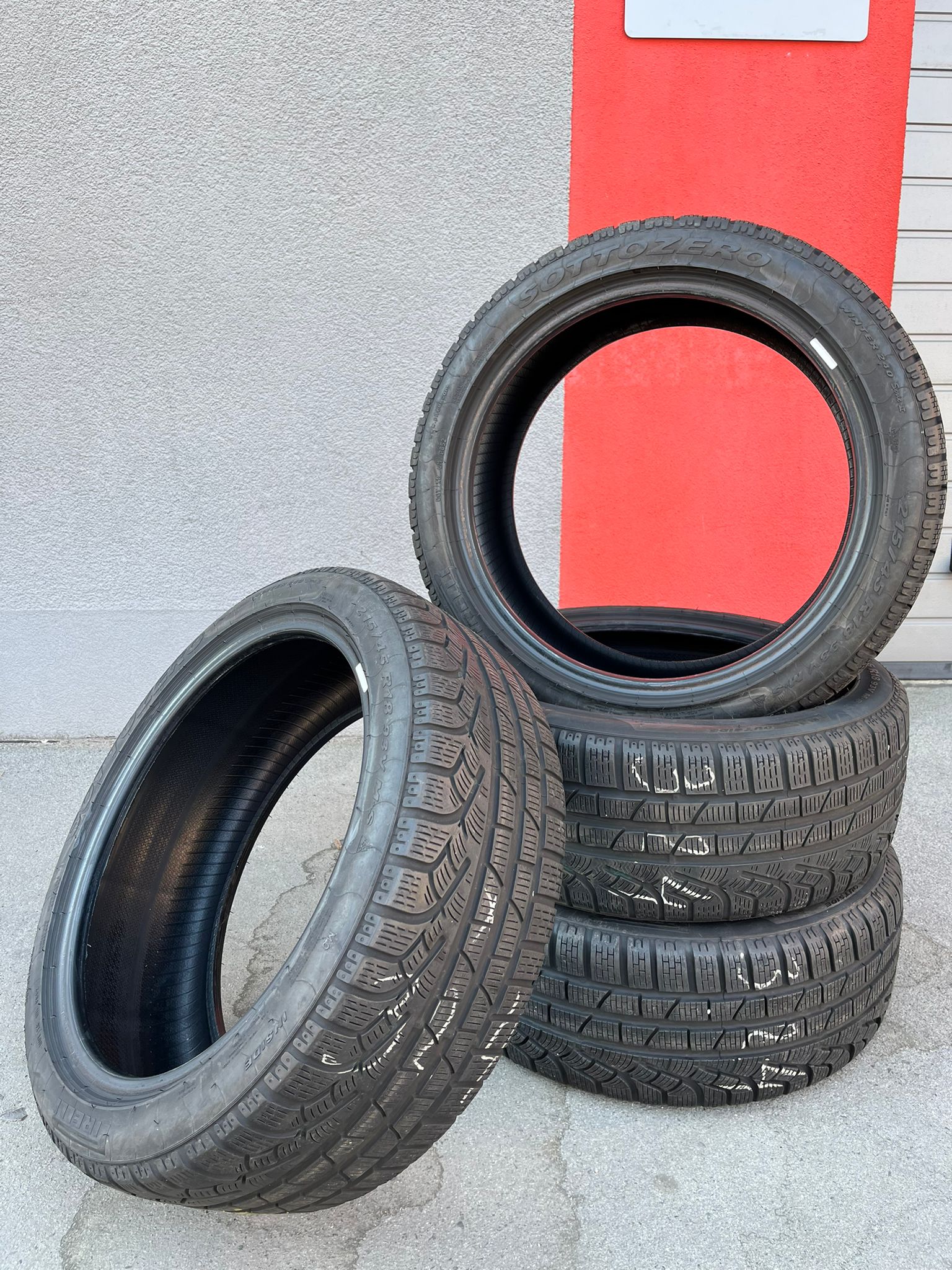 4x Pirelli Sottozero Winterreifen 18 Zoll 215/45 R18 – Originalfoto 1