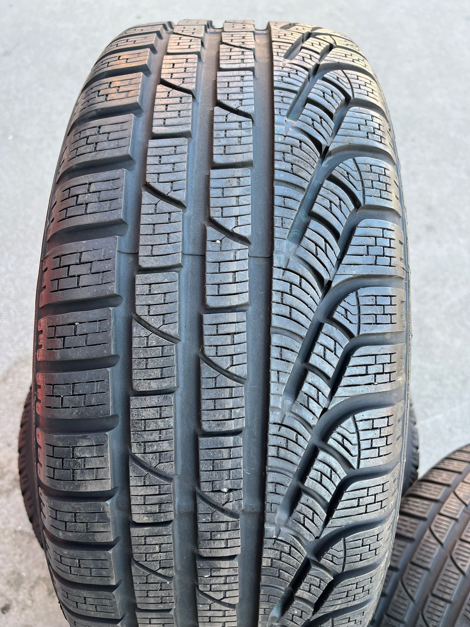 4x Pirelli Sottozero Winterreifen 18 Zoll 215/45 R18 93W M+S – Originalfoto 4