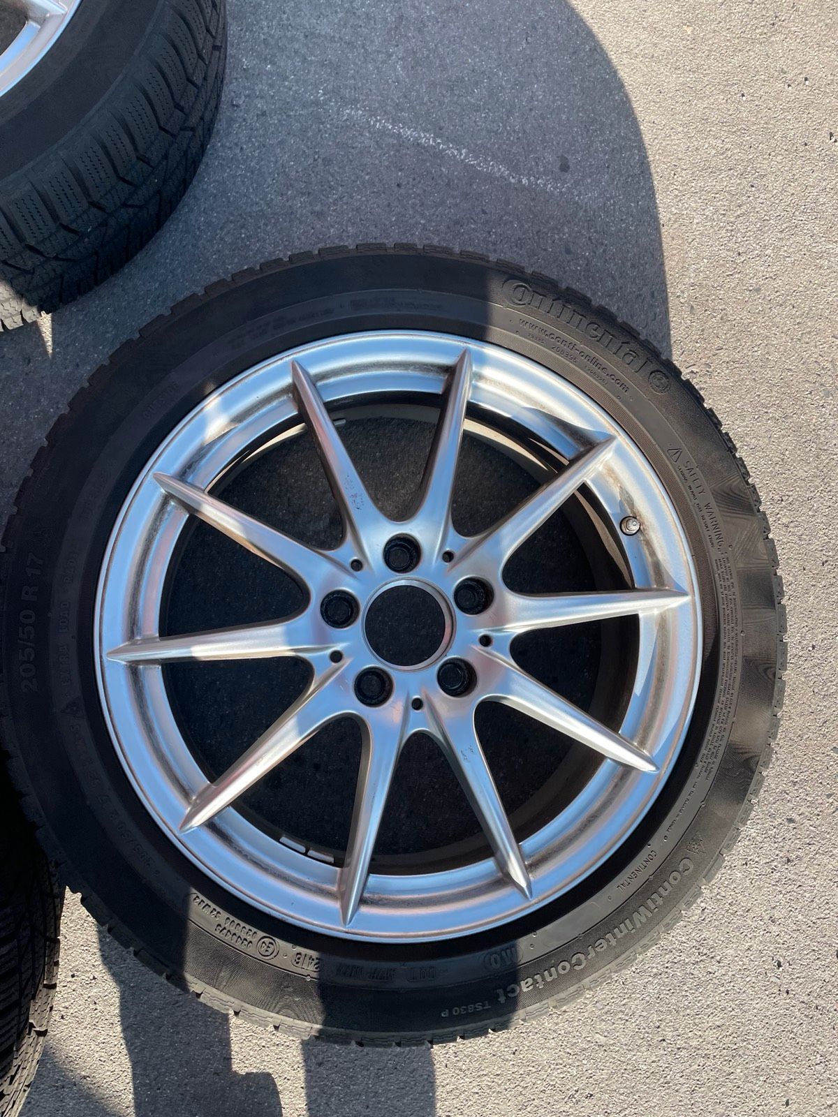 Original Mercedes A-Klasse B-Klasse CLA W176 W246 C117 Winterradsatz Kompletträder 17 Zoll A2464010102 – Originalfoto 7