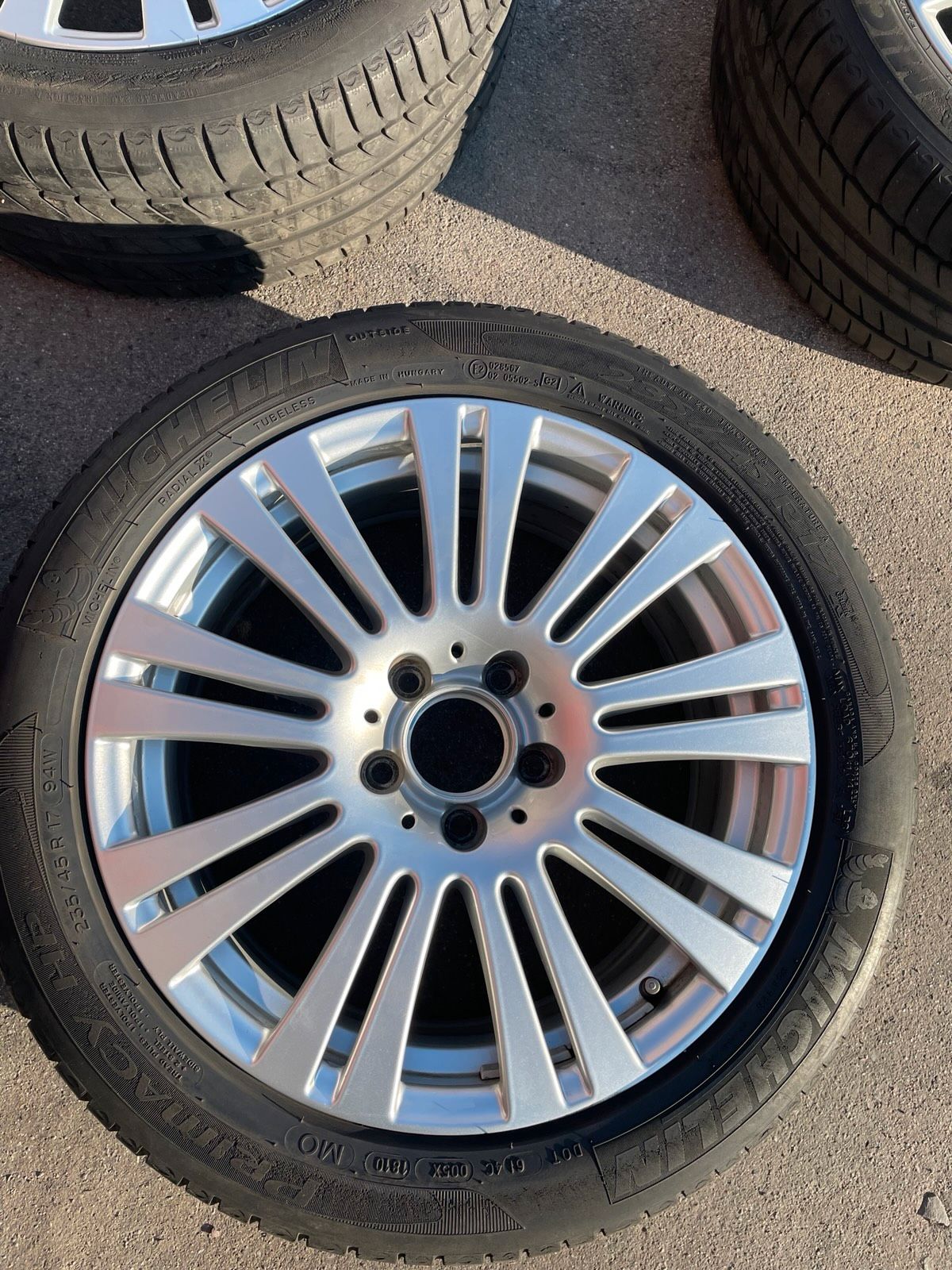 Original Mercedes E-Klasse W207 C207 W212 A207 Winterradsatz Kompletträder 17 Zoll A2074010102 – Originalfoto 7