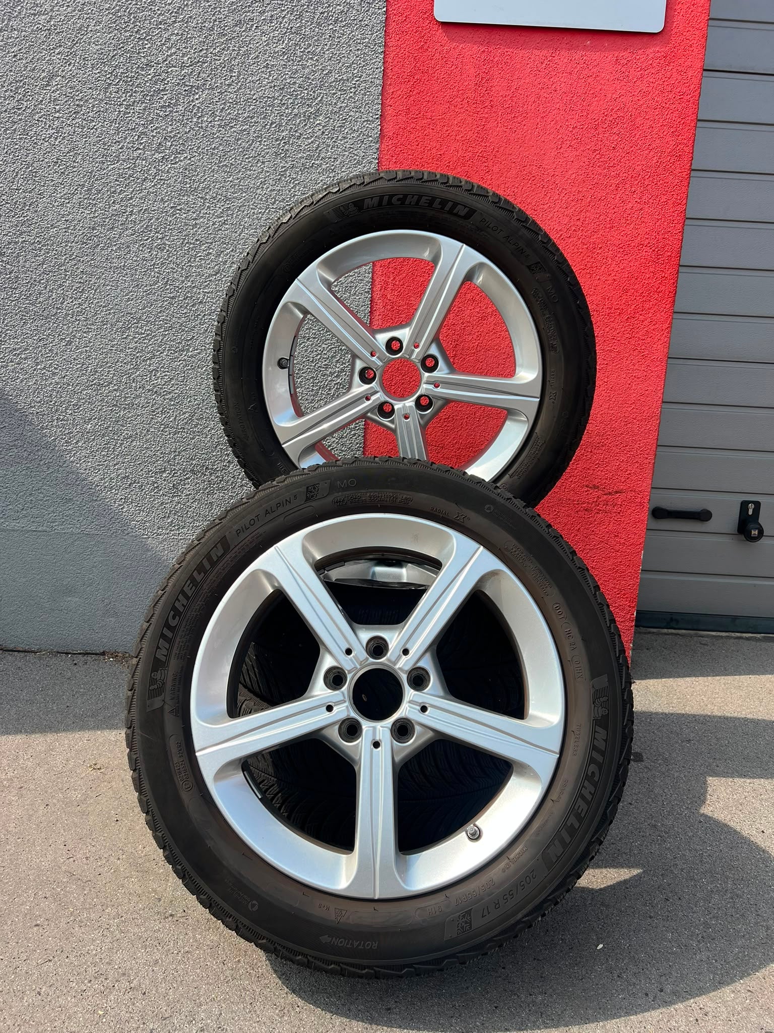 Original Mercedes A-Klasse B-Klasse CLA W177 W247 C118 Winterradsatz Kompletträder 17 Zoll A1774011200 – Originalfoto 1