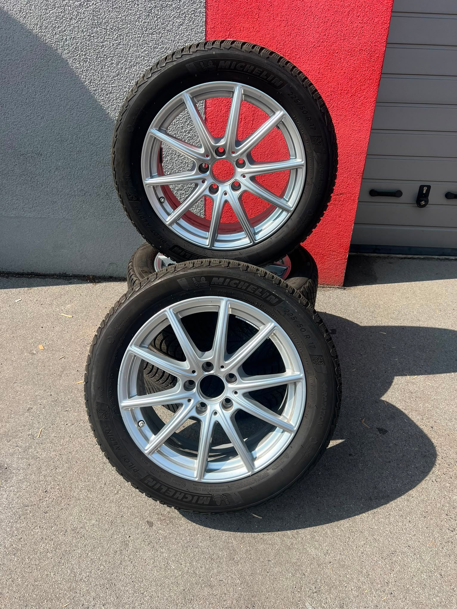 Original Mercedes C-Klasse W206 S206 Winterradsatz Kompletträder 17 Zoll A2064015900 – Originalfoto 1