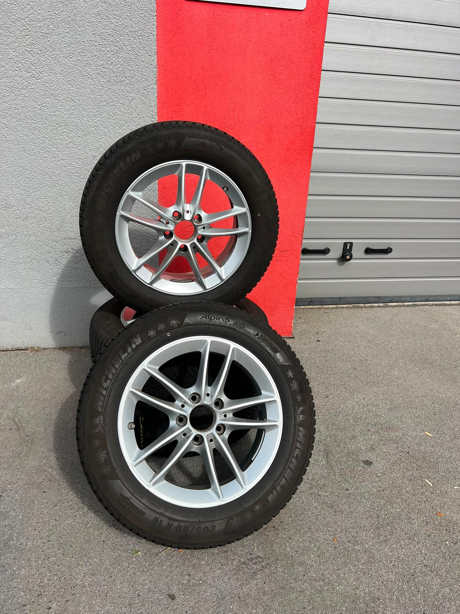 Original Mercedes B-Klasse CLA W177 W247 C118 Winterradsatz Kompletträder 16 Zoll A1774010100 – Originalfoto 1