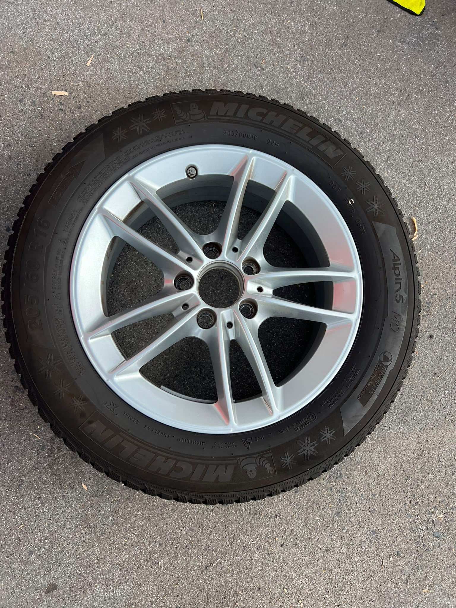 Original Mercedes B-Klasse CLA W177 W247 C118 Winterradsatz Kompletträder 16 Zoll A1774010100 – Originalfoto 5
