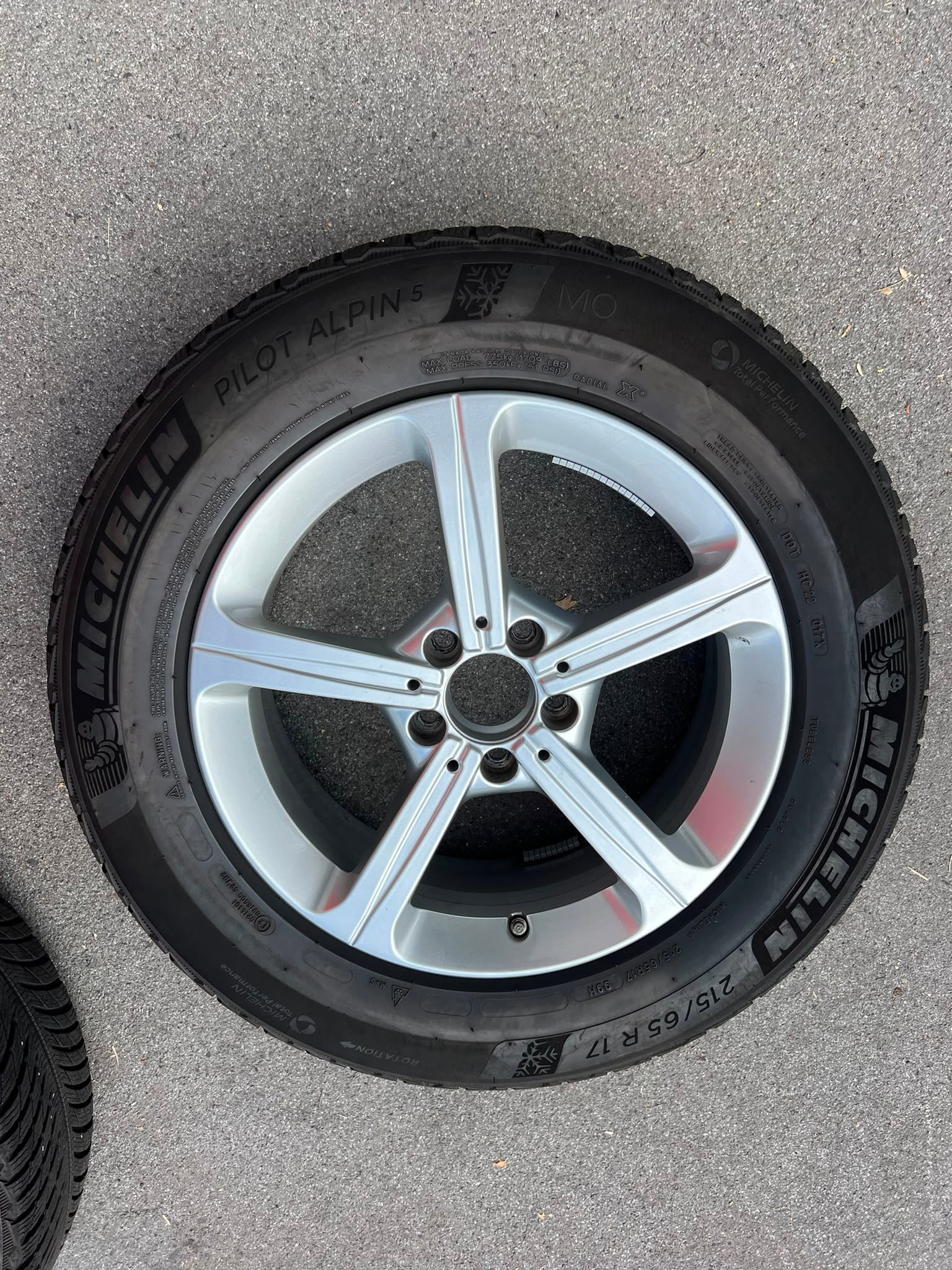 Original Mercedes GLA GLB H247 X247 Winterradsatz Kompletträder 17 Zoll A1774011200 – Originalfoto 4