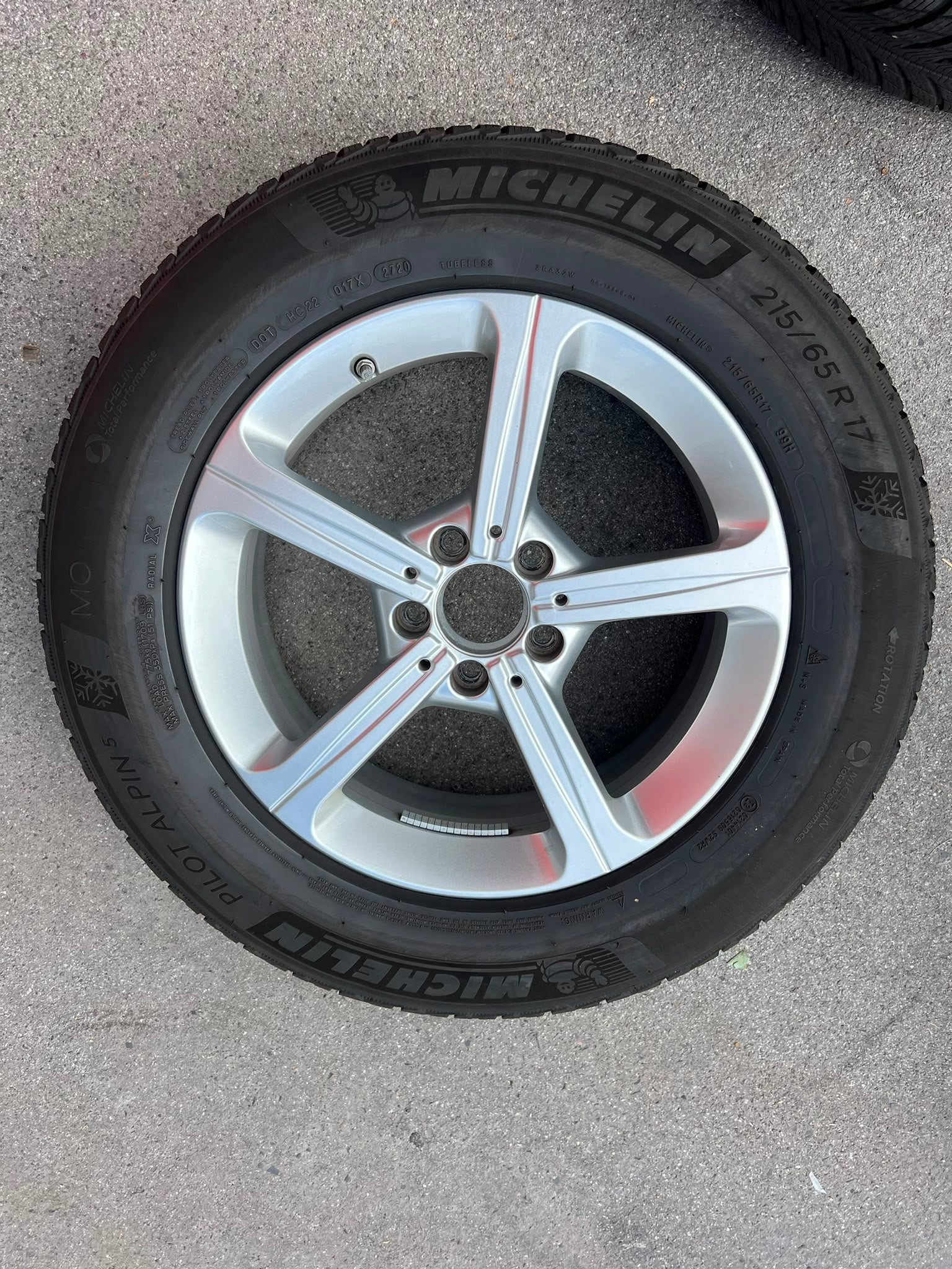 Original Mercedes GLA GLB H247 X247 Winterradsatz Kompletträder 17 Zoll A1774011200 – Originalfoto 5