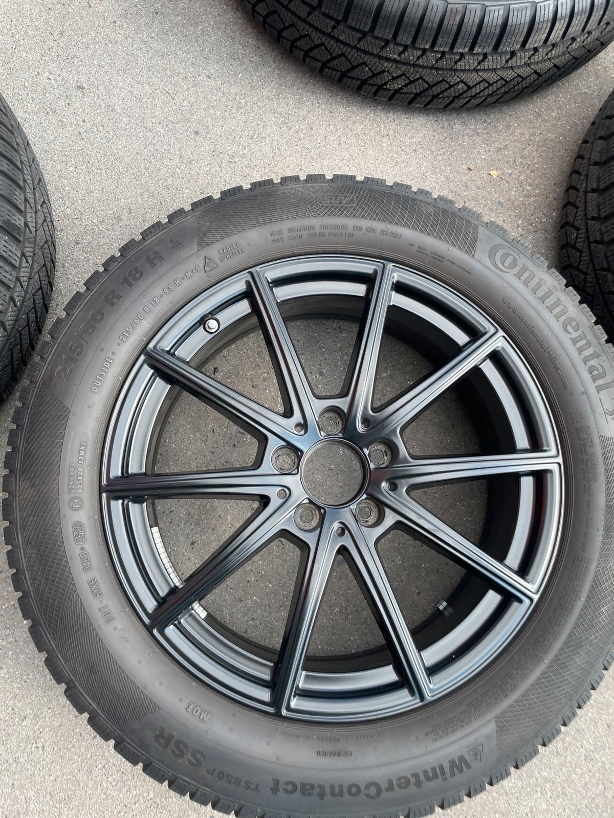 Mercedes GLA GLB Winterradsatz Originalfoto 7