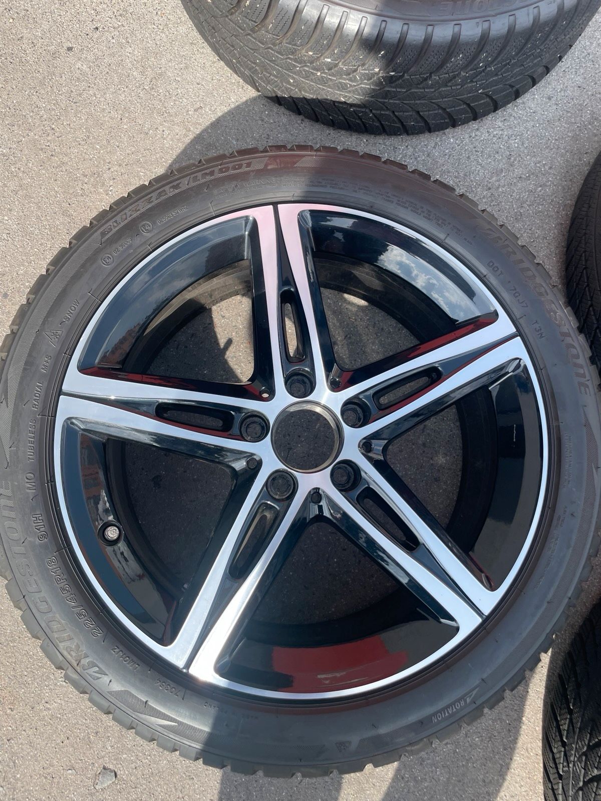 Original Mercedes A-Klasse B-Klasse CLA W177 C118 W247 X118 Winterradsatz Kompletträder 18 Zoll A1774010700 – Originalfoto 8