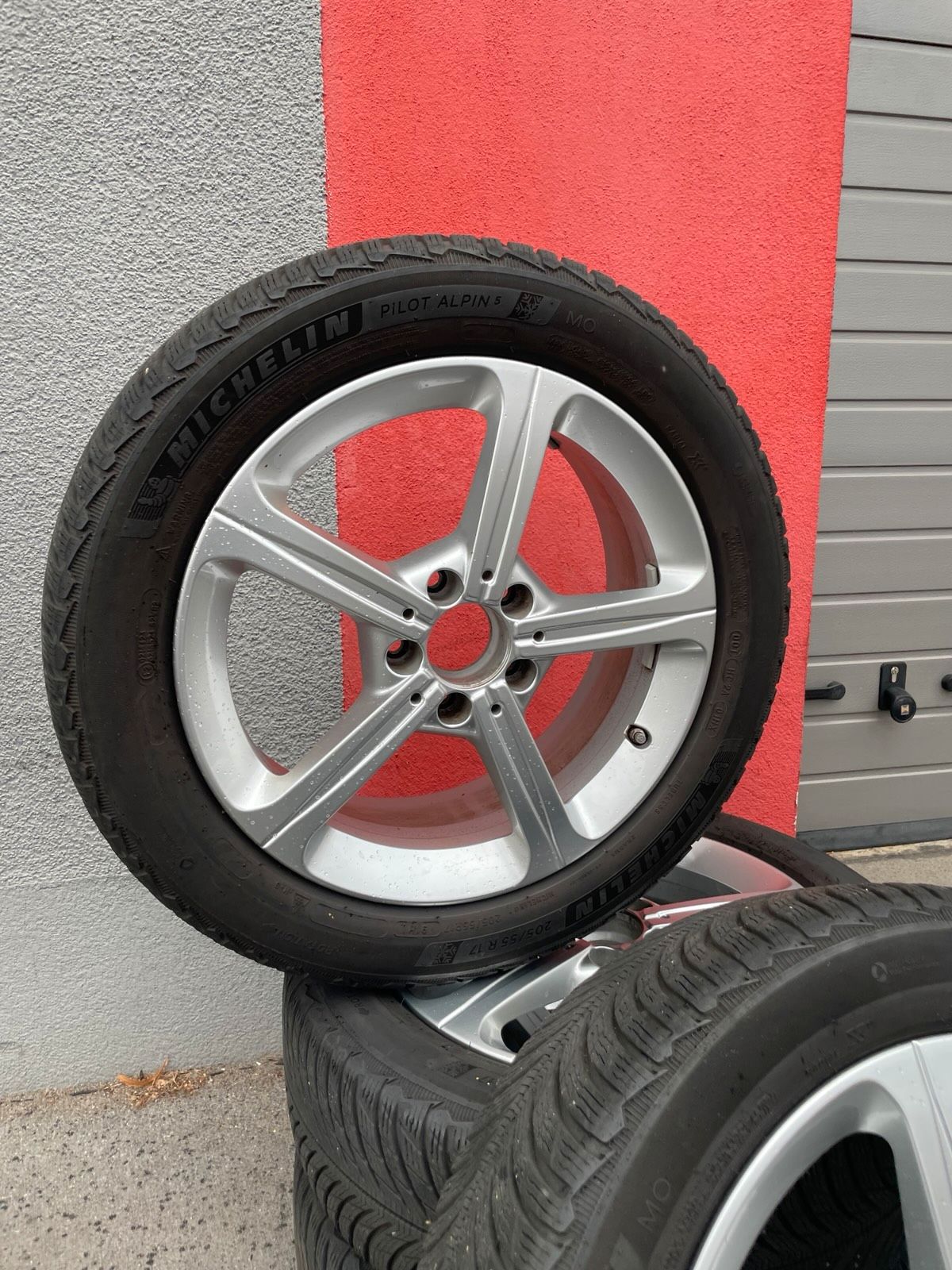 Original Mercedes A-Klasse B-Klasse CLA W177 W247 C118 Winterradsatz Kompletträder 17 Zoll A1774011200 – Originalfoto 4