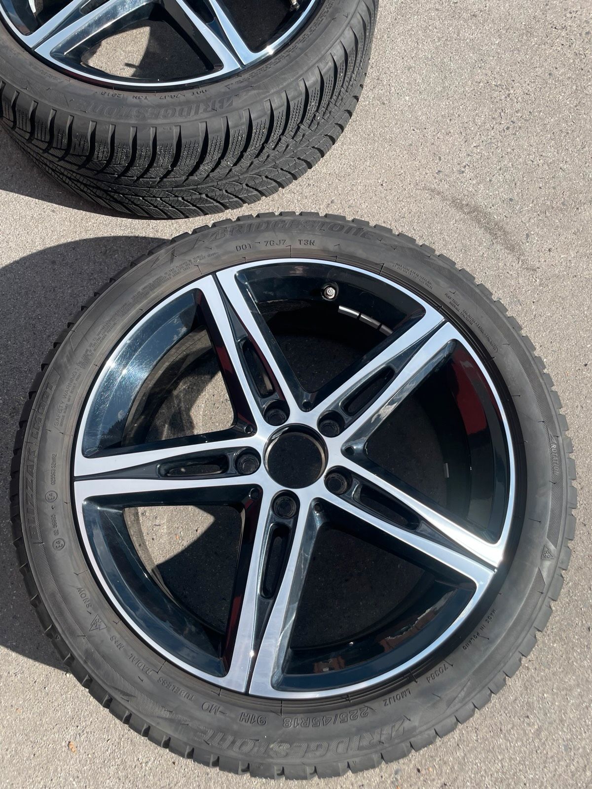 Original Mercedes A-Klasse B-Klasse CLA W177 C118 W247 X118 Winterradsatz Kompletträder 18 Zoll A1774010700 – Originalfoto 8