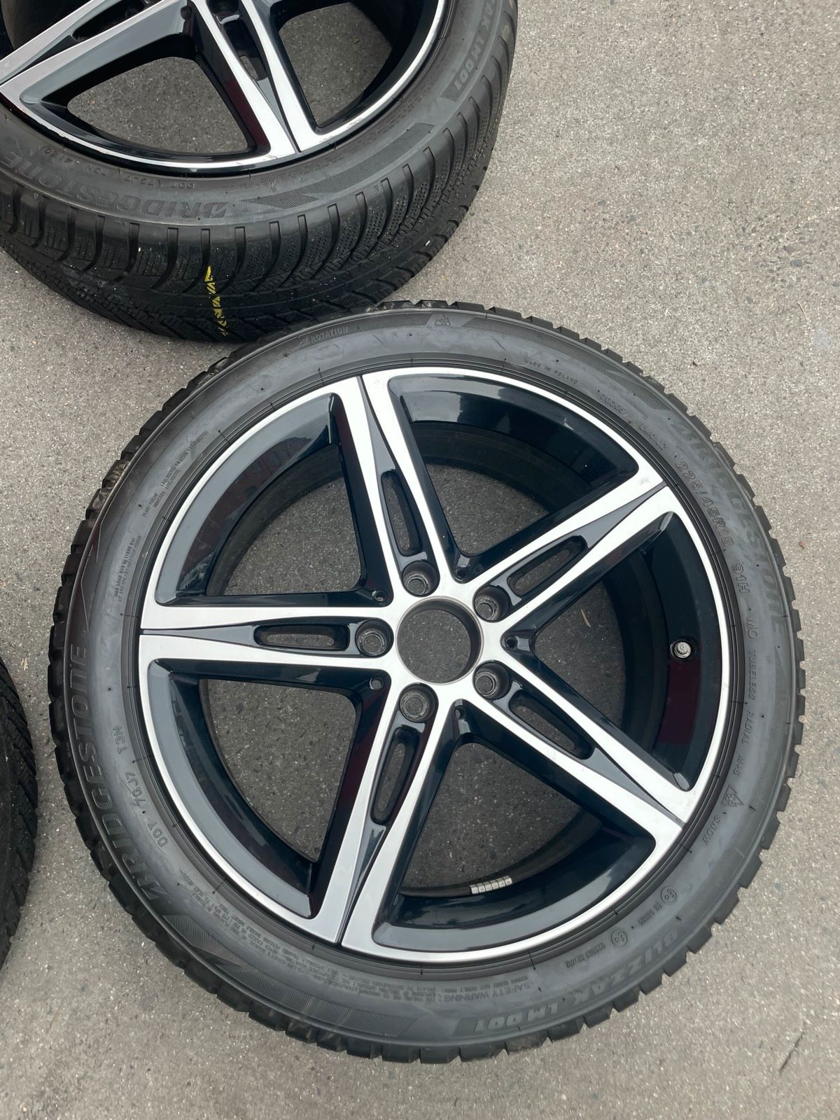 Original Mercedes A-Klasse B-Klasse CLA W177 C118 W247 X118 Winterradsatz Kompletträder 18 Zoll A1774010700 – Originalfoto 8