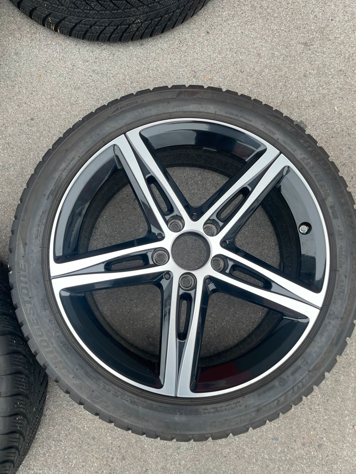 Original Mercedes A-Klasse B-Klasse CLA W177 C118 W247 X118 Winterradsatz Kompletträder 18 Zoll A1774010700 – Originalfoto 7