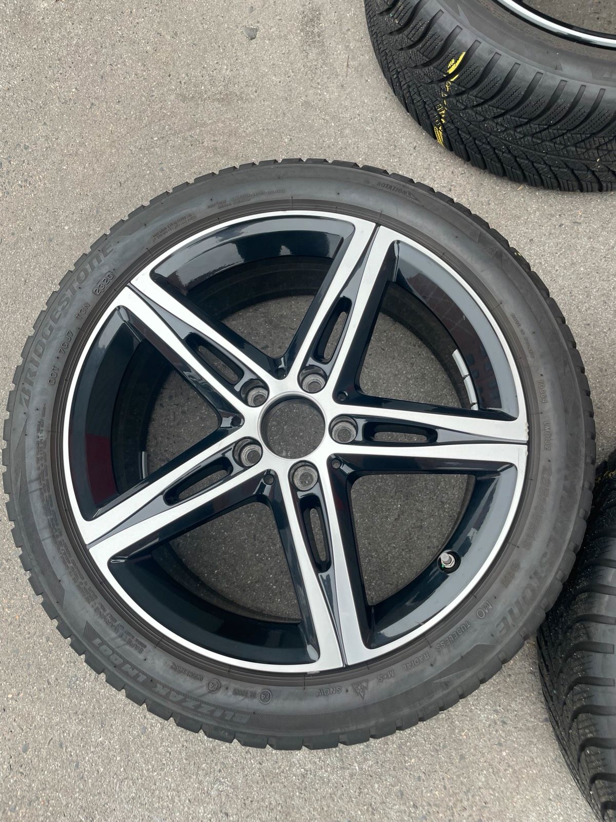 Original Mercedes A-Klasse B-Klasse CLA W177 C118 W247 X118 Winterradsatz Kompletträder 18 Zoll A1774010700 – Originalfoto 8