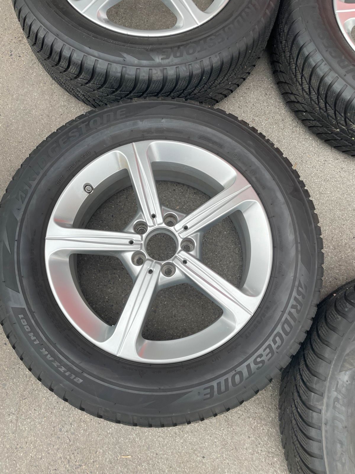 Original Mercedes GLA GLB H247 X247 Winterradsatz Kompletträder 17 Zoll A1774011200 – Originalfoto 7