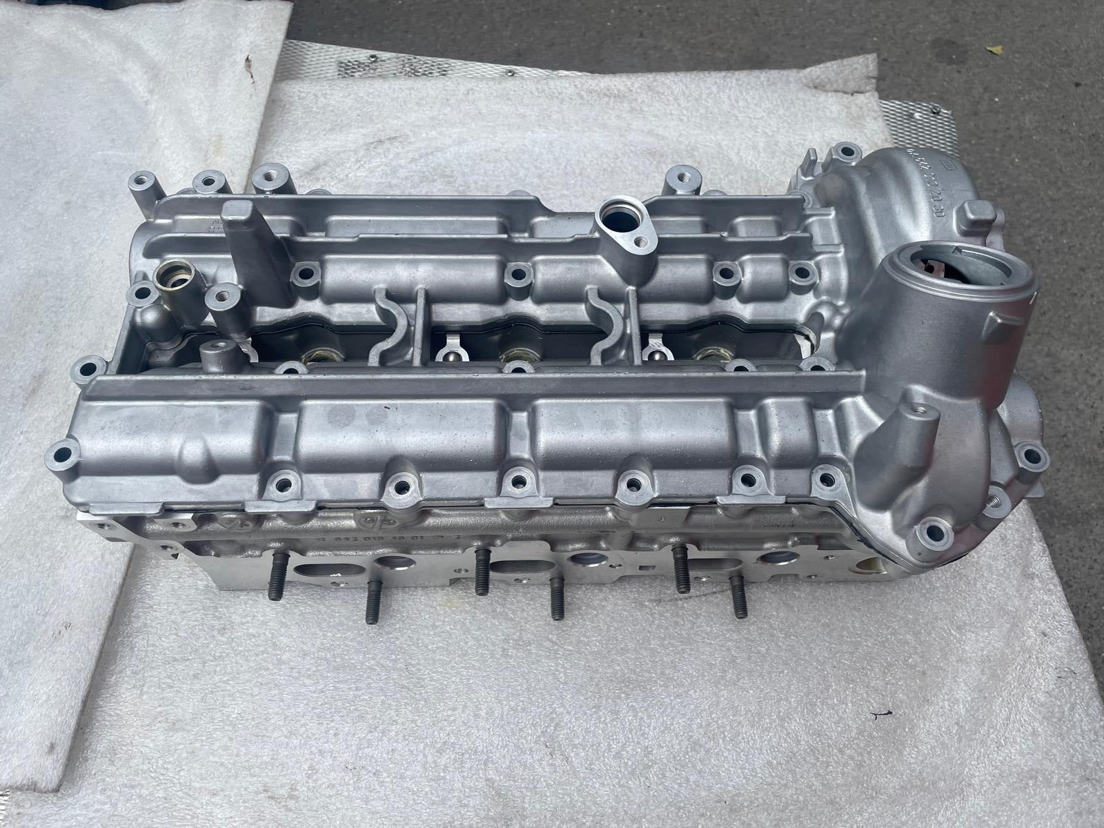 NEUWERTIG ORIGINAL MERCEDES ZYLINDERKOPF RECHTS A6420106208 OM642 3.0 BlueTec 350